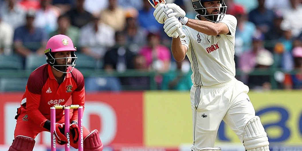 ডারবানের ২১৪ রানের জয়ের নিচে যে লাল পতাকা ওড়ে ডারবানের ২১৪ রানের জয়ের নিচে যে লাল পতাকা ওড়ে