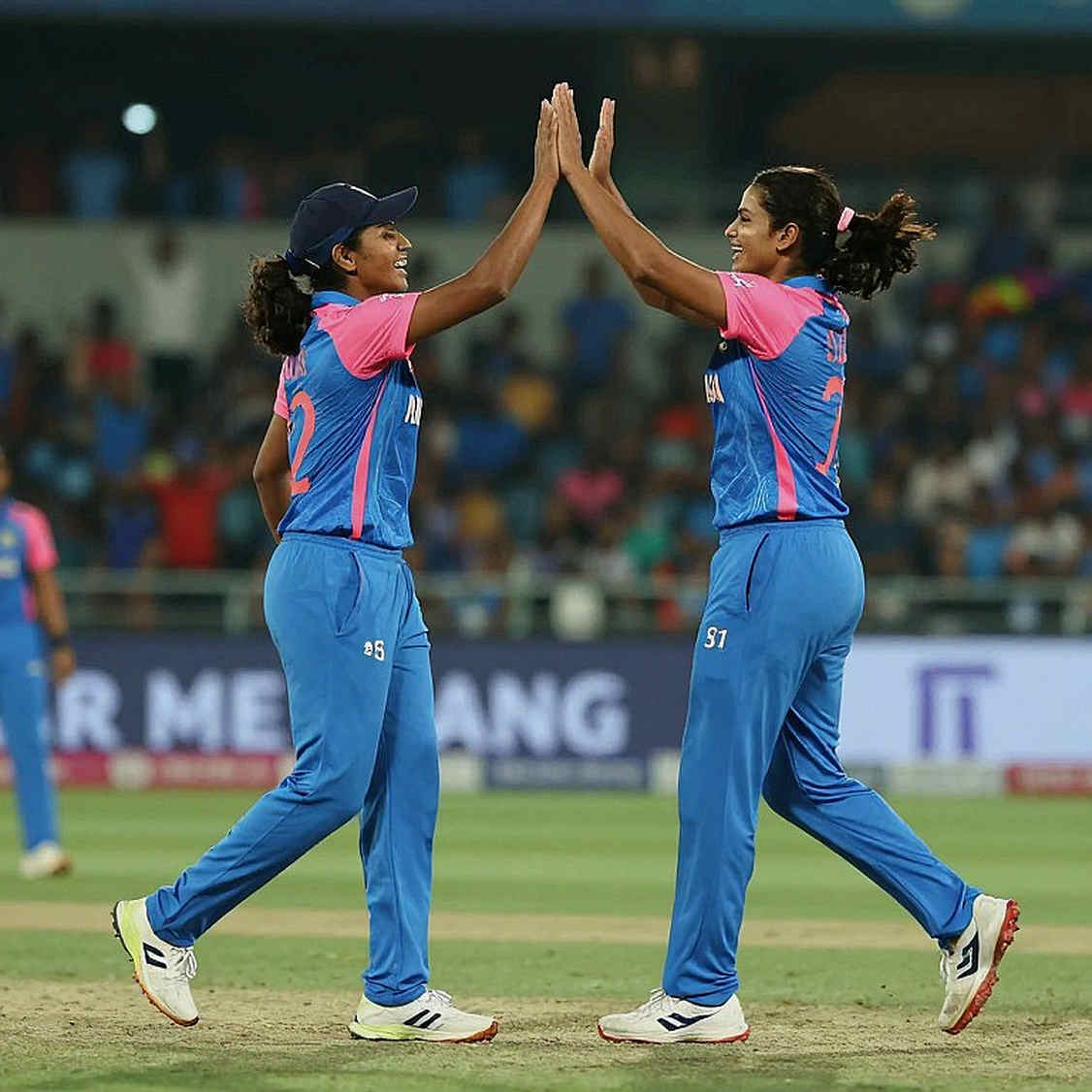 যে ফোনটা বাজেনি: নামান ধীর, একজন নামহীন বিশ্বকাপজয়ী আর ভারতের টি-টোয়েন্টি বেঞ্চের হিসাব যে ফোনটা বাজেনি: নামান ধীর, একজন নামহীন বিশ্বকাপজয়ী আর ভারতের টি-টোয়েন্টি বেঞ্চের হিসাব