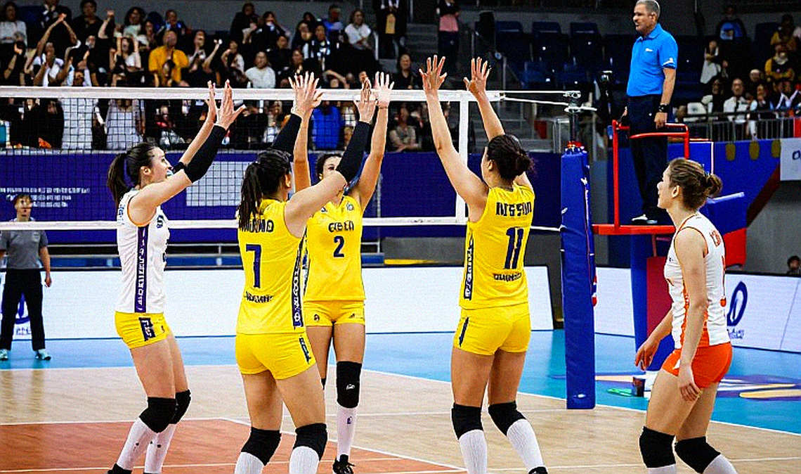 Ariadna Palacios's Whistle: A Third-Tier Door and a Twenty-Five-Year Held Breath Ariadna Palacios's Whistle: A Third-Tier Door and a Twenty-Five-Year Held Breath